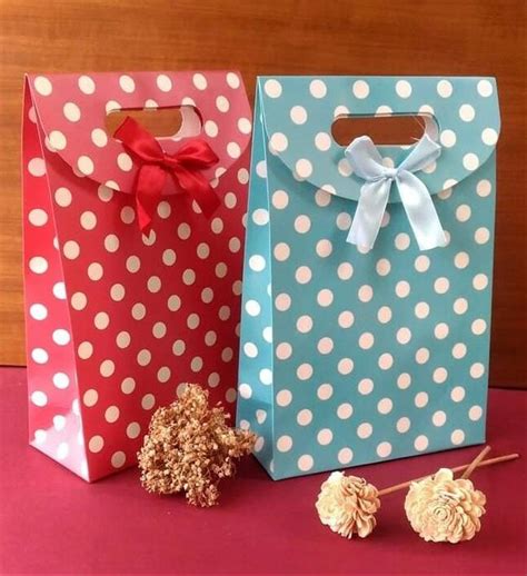 Akan tetapi pada kali ini kita akan belajar membuat bunga dari kertas kado. Cara Membuat Paper Bag Dari Kertas Kado - Membuat Itu