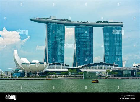 3 Towers Of Marina Bay Sands Hi Res Stock Photography And Images Alamy