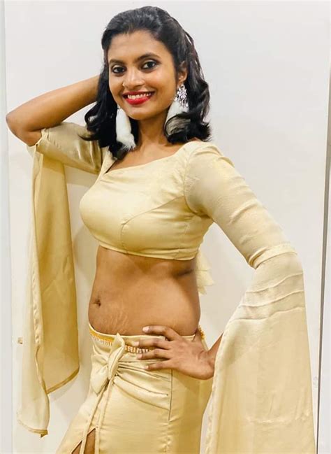 Tamil Actress Latest Hot Stunning Pics Navel Queens