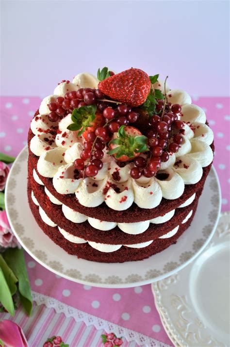 La versione arrotolata, facilissima, farcita con crema al mascarpone, della classica torta red velvet. Tort Red Velvet - Retete culinare by Teo's Kitchen