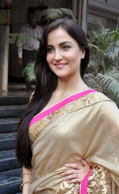 elli avram during the launch of hue spring summer collection in mumbai beautiful bollywood and