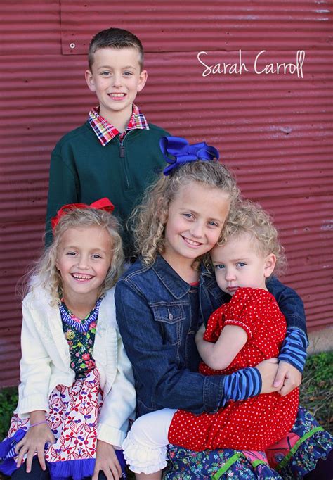 four siblings poses - 4 siblings Christmas winter photos | Poses ...