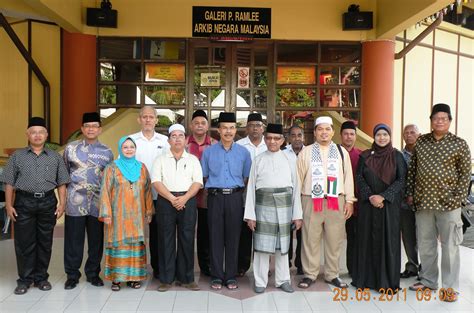 Saya pernah jaga dia masa dia usia 2 tahun. OMAR M. HASHIM (OMARA): P Ramlee Tetap diKenang Selamanya