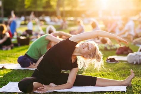 Yoga ao Ar Livre como praticar e os benefícios Yoga Nidra Yoga Nature Zen Yoga Yoga Mat