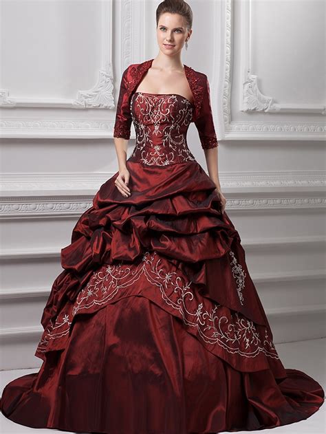 I tried it on and it just fit perfectly. 2017 Vintage Burgundy Ball Gown Wedding Dresses With ...
