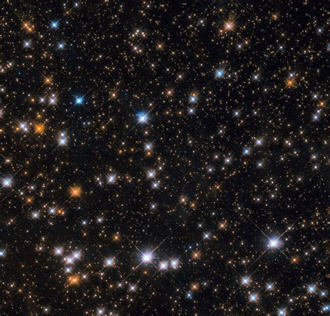 Hubble Focuses On Open Star Cluster Messier 11 Scinews