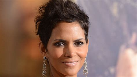 Halle Berry Dazzles In Bare Faced Selfie From Bed And You Won T Believe It Hello