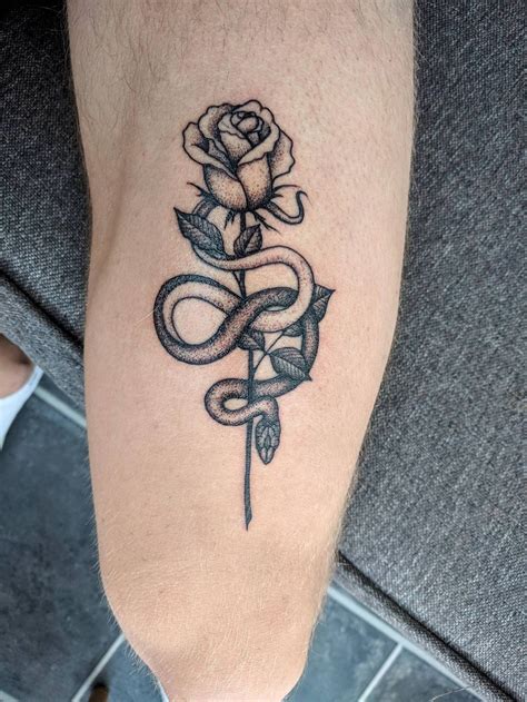 My Rose And Snake By Razpjutin Qbic Ink Gothenburg Snake Tattoo