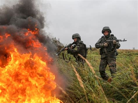 Putin displays massive firepower in Russian war games on border with