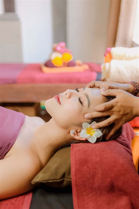 Zoi Tradisional Head Massage Zoi Spa Bali Luxury Day Spa