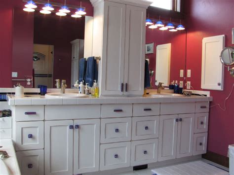 Rta bathroom vanities we manufacture. White bathroom vanity with Uneek glass cabinet hardware ...