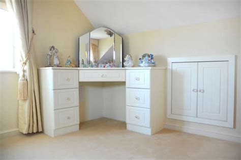 The Lovely Day With Corner Makeup Vanity Table Thought And Design In