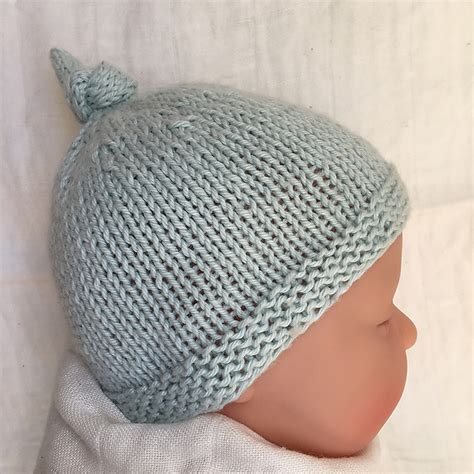 Ravelry Baby Hat With Top Knot Tegan Pattern By Julie Taylor
