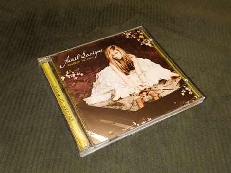 Avril Lavigne Goodbye Lullaby Deluxe Edition CD DVD 興趣及遊戲 音樂樂器 配件 音樂與媒體 CD 及 DVD