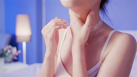 How To Clean Your Neck At Home Step By Step Guide Herzindagi
