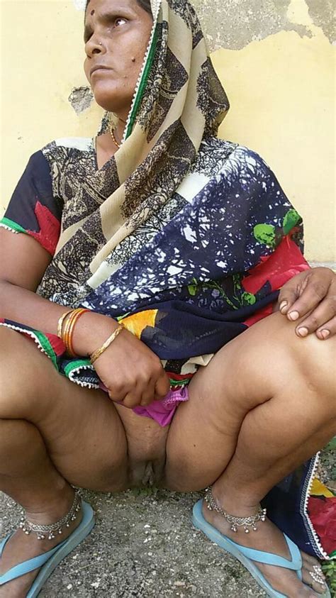 Bihari Aunty Neelam Kumari Show Boobs And Pussy Photo
