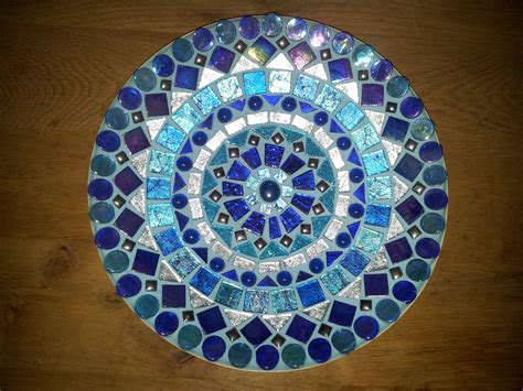 Tiles can be used for patios and garden wall accents as well as interior rooms. Pin op Mosaics