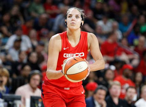 In Clash Of Contrasting Superstars Elena Delle Donnes Poise Carries