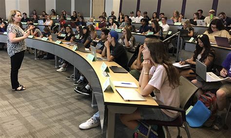 Oh, so much is happening on the first day of class. First day of class makes the grade - GCU Today
