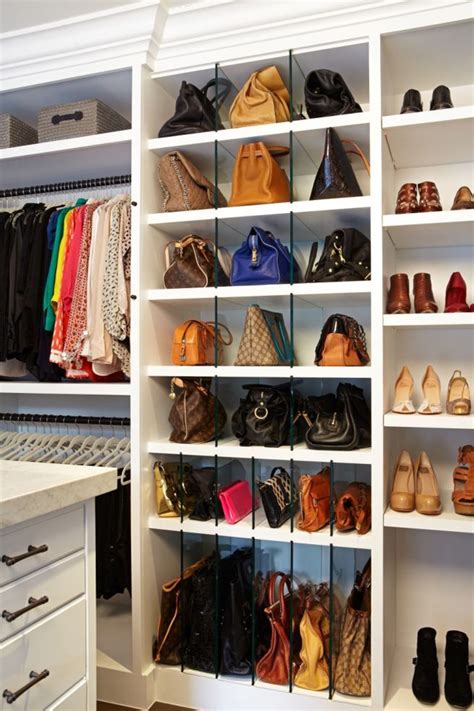 Entdecke rezepte, einrichtungsideen, stilinterpretationen und andere ideen zum ausprobieren. Como organizar bolsas - | Small closet space, No closet ...