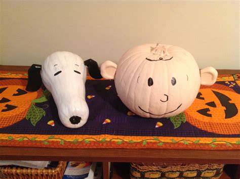 Snoopy And Charlie Brown Pumpkin Decorating Halloween Ideas