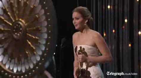 Jennifer Lawrence Falls Over At Oscars 2013 Video Dailymotion