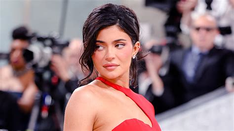 Kylie Jenner Had Boob Job At 19 She Confirms On ‘kardashians Hollywood Life