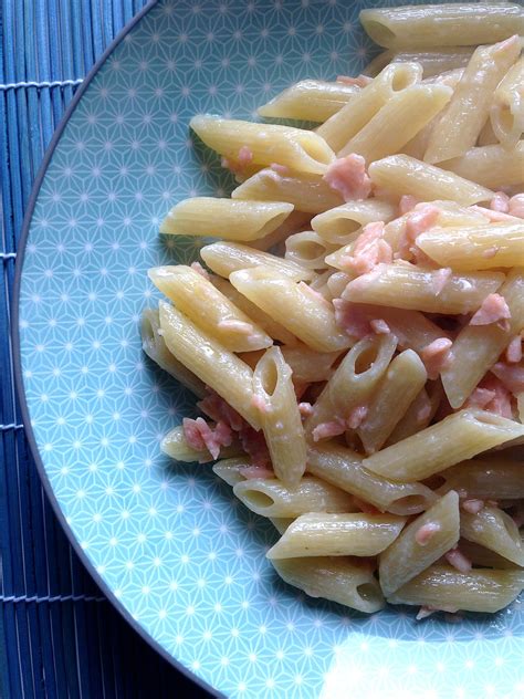 Penne al salmone con panna. Pasta con il salmone - CooktheLook