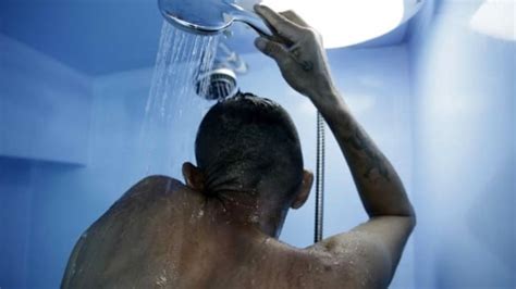Estudiantes Suizos Crean Duchas Que Consumen Un 90 Menos De Agua