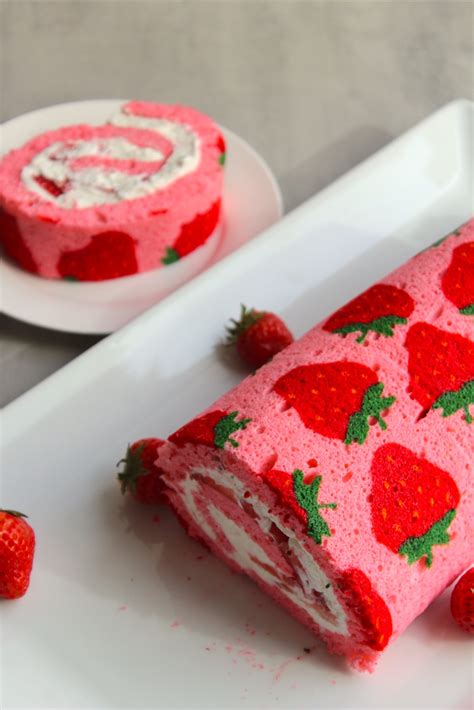 Strawberry Swiss Roll Cake The Squeaky Mixer