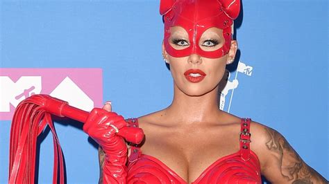 Mtv Vmas Craziest Mtv Awards Outfits Of All Time The Courier Mail