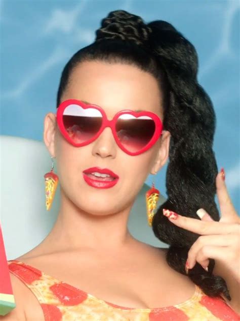 Katy Perry S Pizza Slice Earrings Fav Celebs Favorite Celebrities