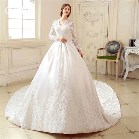 Dabei kannst du dir dein traumkleid aus den verschiedensten modellen brautkleider aussuchen. Kate Middleton Luxury Royal Wedding Gown Dress ...