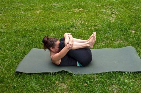 5 postures de yoga pour réduire la graisse abdominale  Posture de yoga