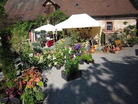 In halls everything that is technically related to the garden blooms and thrives. Gartentage in historischem Ambiente: Garten- und ...
