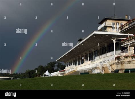 Chantilly Horse Racing Hi Res Stock Photography And Images Alamy