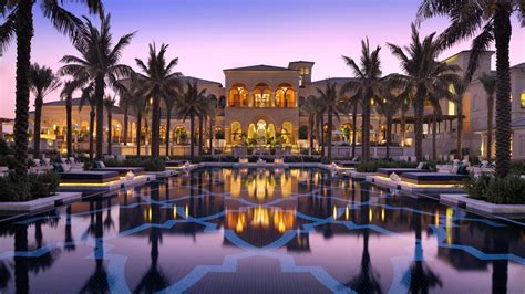 Dubai Luxury Hotel Pool