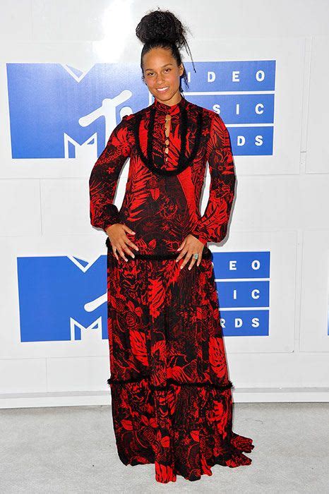 Alicia Keys Responds To Criticism For Going Make Up Free Hello
