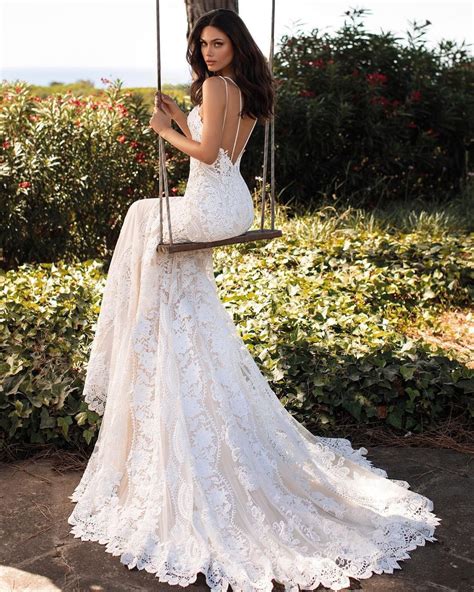 Backless Wedding Dresses To Make Your Look Great