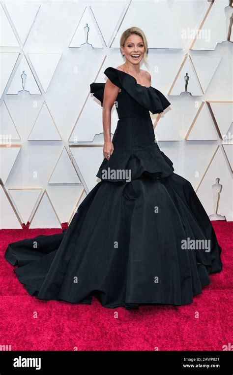 Kelly Ripa Walking On The Red Carpet At The 92nd Annual Academy Awards