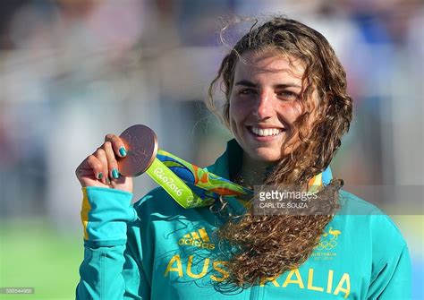 722 x 1024 jpeg 165 кб. Australia's Jessica Fox celebrates on the podium of the ...