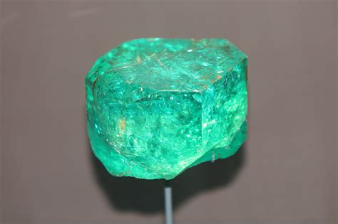 Βασικοί κοιτασματολογικοί τύποι ορυκτών πρώτων υλών σπάνιων γαιών. List of Gemstones