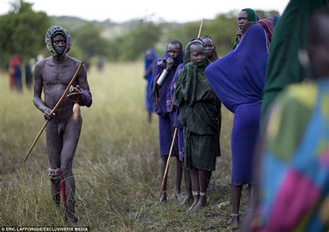 Suri Tribe In Ethiopia Battle Each Other With Sticks Daily Mail Online