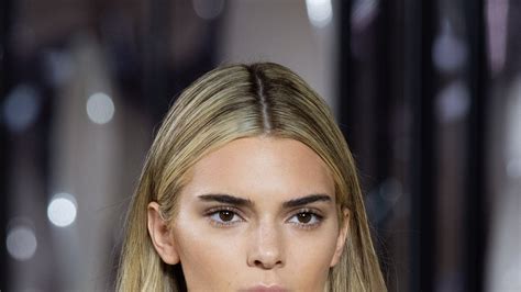 kendall jenner dyes her hair blonde british vogue