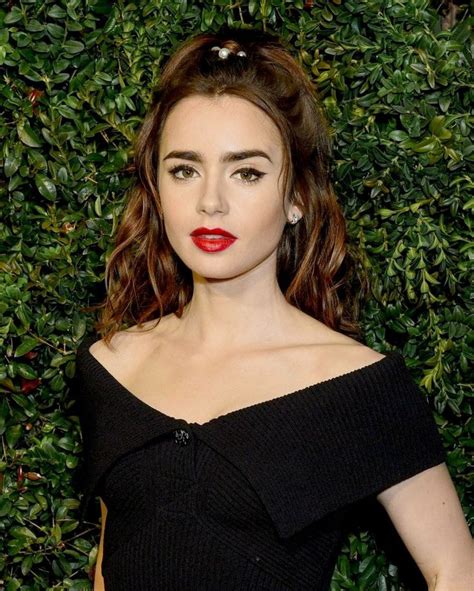 Pin By Alejandro On Lily Collins Lily Collins Hair Lily Collins
