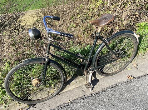 Theres nubula green in the paint color faq, but i have never seen a t303 fashion green fj40 before. 1950s Sunbeam Ladies Green paint 21 - The Online Bicycle ...