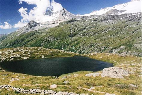 Refuge Du Lac Blanc Savoie Mont Blanc Savoie Et Haute Savoie Alpes