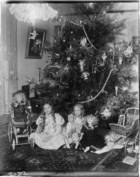 20 Rare Vintage Photos Of Christmas From The Victorian Era ~ Vintage