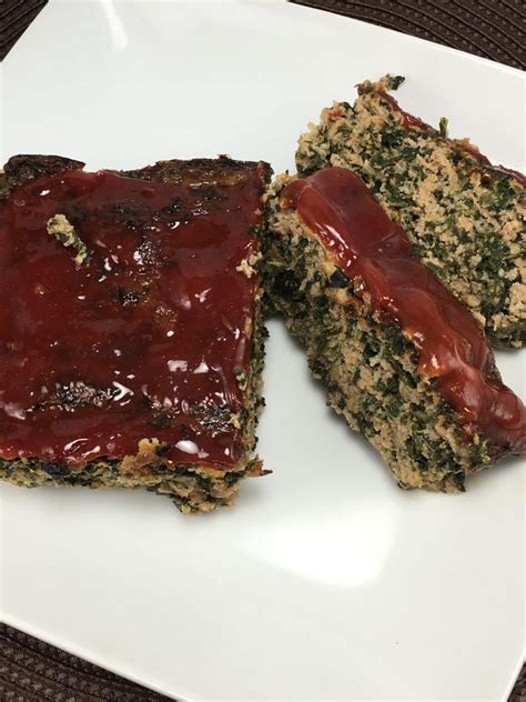 Our low fat nonstick meatloaf pan drains grease for delicious, nutritious meals! Spinach Turkey Meatloaf (With images) | Turkey meatloaf ...