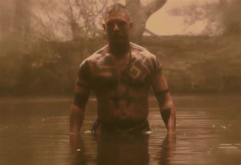 Shirtless Tom Hardy In Official Sneak Peek For New TV Series Taboo Daily Mail Online